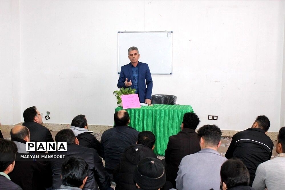 جلسه آموزش خانواده ویژه پدران در دبستان صحیفه نور فشافویه