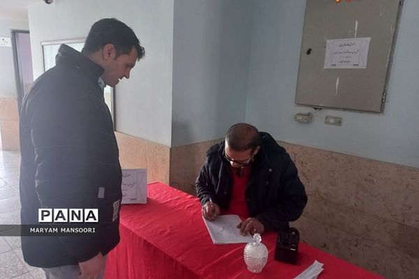 جلسه آموزش خانواده ویژه پدران در دبستان صحیفه نور فشافویه