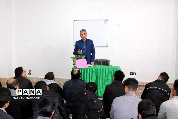 جلسه آموزش خانواده ویژه پدران در دبستان صحیفه نور فشافویه