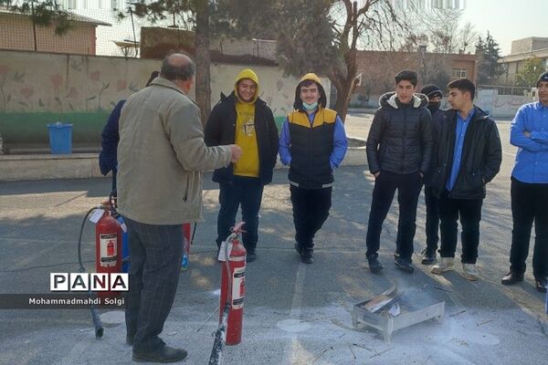 آموزش استفاده از کپسول‌های آتش‌نشانی در هنگام آتش‌سوزی