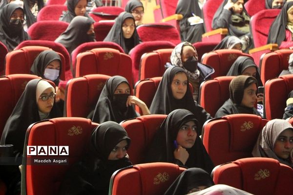 کارگاه توجیهی نمایشگاه انقلاب ویژه دختران دانش‌آموز در قم