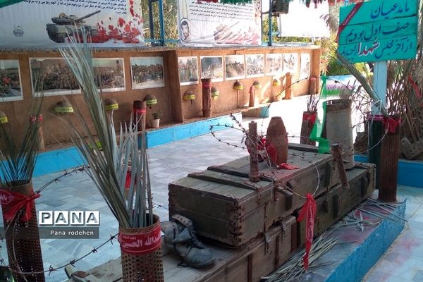 بازدید دانش‌آموزان  رودهن در اردوی راهیان نور از هویزه و یادمان شهید چمران