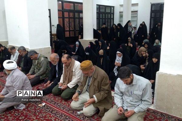 بازدید دانش‌آموزان  رودهن در اردوی راهیان نور از هویزه و یادمان شهید چمران