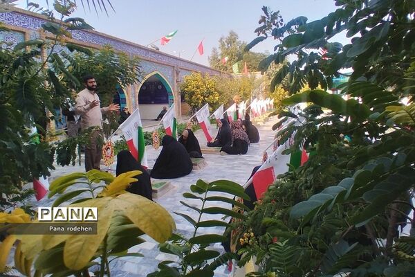 بازدید دانش‌آموزان  رودهن در اردوی راهیان نور از هویزه و یادمان شهید چمران