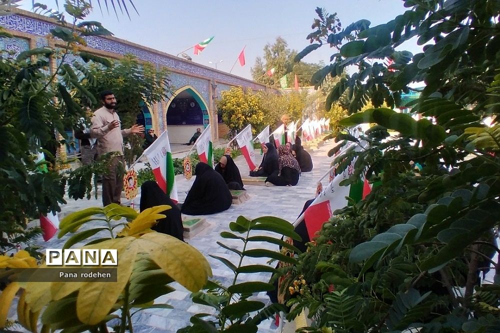 بازدید دانش‌آموزان  رودهن در اردوی راهیان نور از هویزه و یادمان شهید چمران