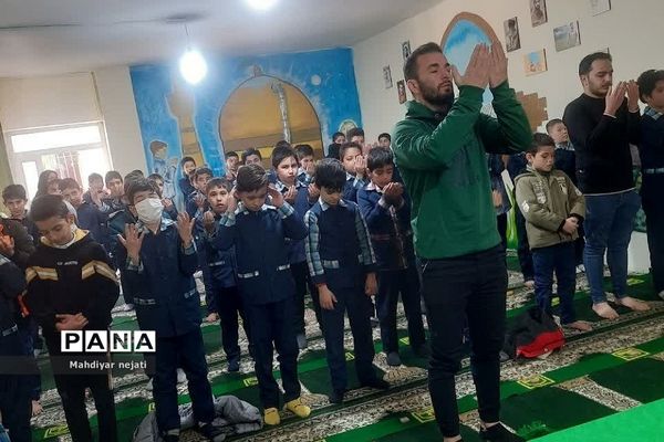 برگزاری نماز جماعت در مدرسه شهدای کریتون ۲ رودهن
