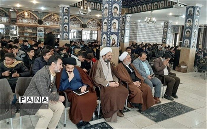 برگزاری جشن تکلیف دانش‌آموزان پسر راور در جوار مزار شهید سلیمانی