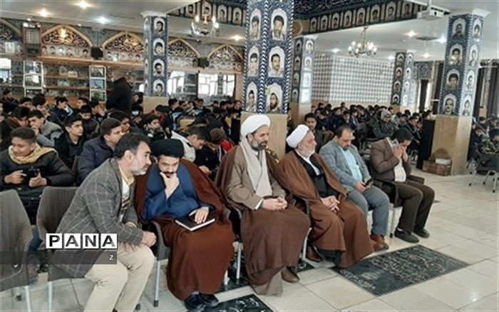 برگزاری جشن تکلیف دانش‌آموزان پسر راور در جوار مزار شهید سلیمانی