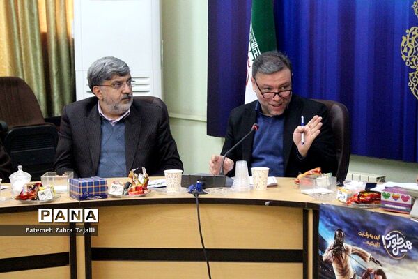 نشست تخصصی کمیته اجرایی پویش کتابخوانی هیس‌طوری در استان سمنان