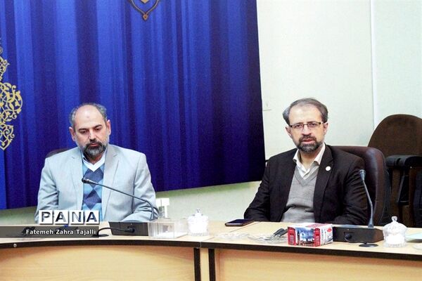 نشست تخصصی کمیته اجرایی پویش کتابخوانی هیس‌طوری در استان سمنان