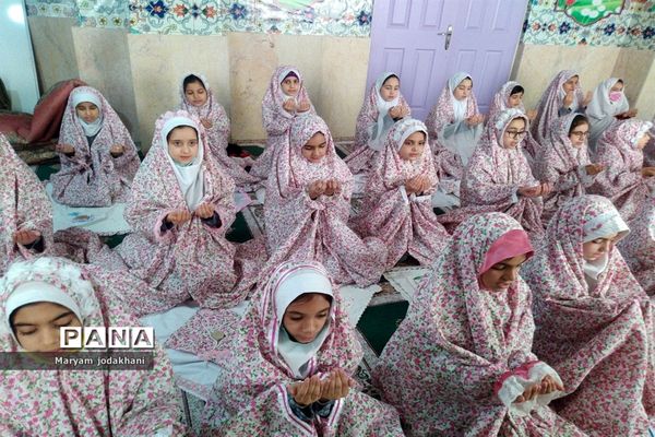 برگزاری اولین نمازجماعت پس از جشن تکلیف در دبستان جانمحمدی ملارد