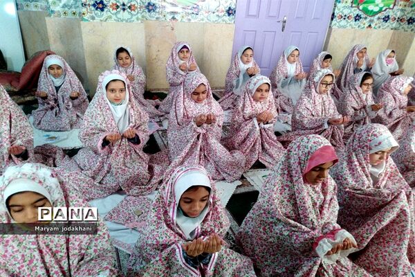 برگزاری اولین نمازجماعت پس از جشن تکلیف در دبستان جانمحمدی ملارد