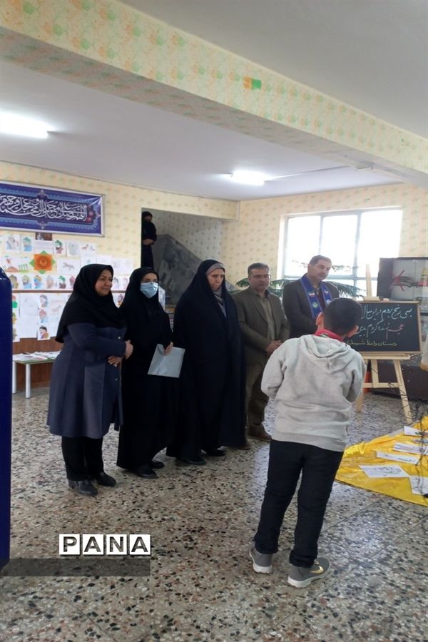 نمایشگاه  طرح تبیین مفاخر(فردوسی) در دبستان  واعظ شهیدی