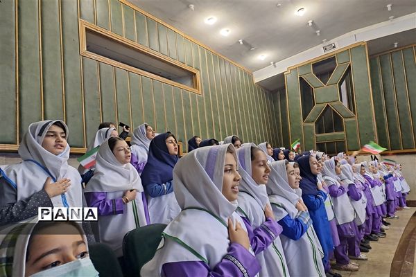 برافراشته شدن پرچم جمهوری اسلامی ایران و آغاز جشن های دهه فجر درمنطقه ۱۰