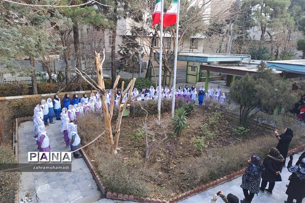 برافراشته شدن پرچم جمهوری اسلامی ایران و آغاز جشن های دهه فجر درمنطقه ۱۰