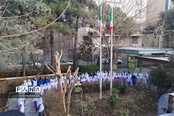 برافراشته شدن پرچم جمهوری اسلامی ایران و آغاز جشن های دهه فجر درمنطقه ۱۰