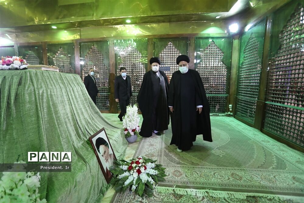 رئیس‌جمهوری و اعضای هیات دولت با آرمان‌های بنیانگذار جمهوری اسلامی تجدید میثاق کردند