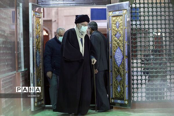 حضور رهبر انقلاب اسلامی در مرقد مطهر امام راحل و گلزار شهدای بهشت زهرا