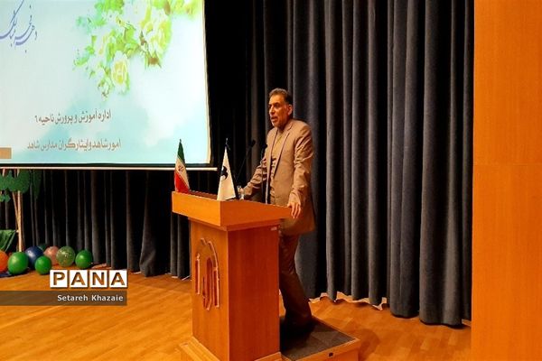 تجلیل و تکریم دانش‌آموزان و خانواده‌های شهدا، جانبازان و آزادگان  مدارس شاهد ناحیه۶ مشهد