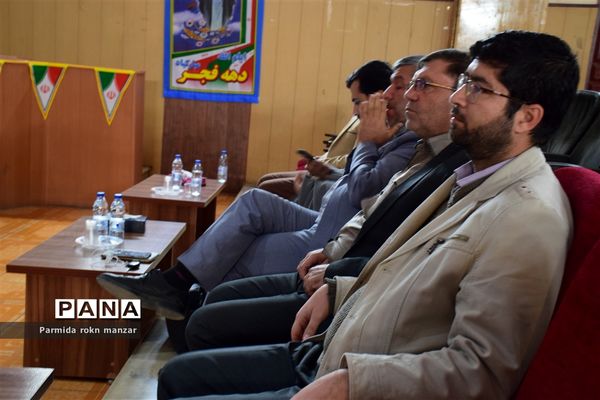 نشست تخصصی مربیان طرح لیگ جت دانش‌آموزی (جهاد تبیین) نواحی چهارگانه شیراز