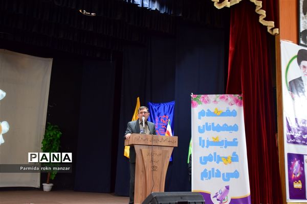 نشست تخصصی مربیان طرح لیگ جت دانش‌آموزی (جهاد تبیین) نواحی چهارگانه شیراز