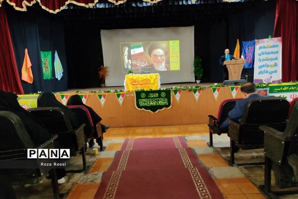 نشست تخصصی مربیان طرح لیگ جت دانش‌آموزی (جهاد تبیین) نواحی چهارگانه شیراز