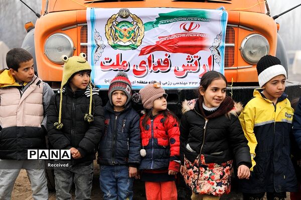 کمک‌رسانی نیروی زمینی ارتش جمهوری اسلامی ایران به مردم زلزله‌زده خوی