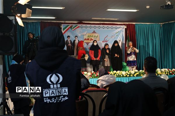 همایش دانش‌آموزی عید انقلاب در ساری