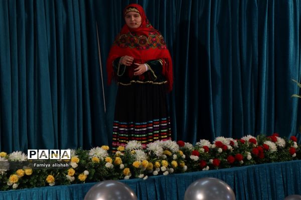 همایش دانش‌آموزی عید انقلاب در ساری