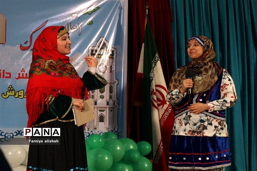 همایش دانش‌آموزی عید انقلاب در ساری