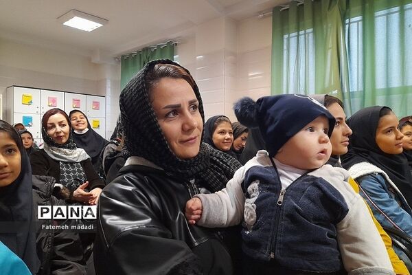 جلسه توانمند سازی اولیا و دانش‌آموزان در دبستان مهرآیین بهارستان دو