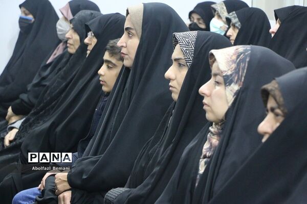 رونمایی از کتاب «روزگار طیبه» در قم