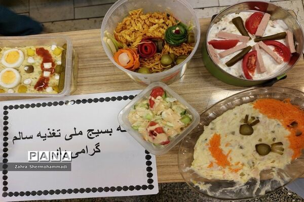 برگزاری جشنواره غذای سالم و سنتی ایران در آموزشگاه دخترانه شهیدسیفی شهرستان رباط کریم