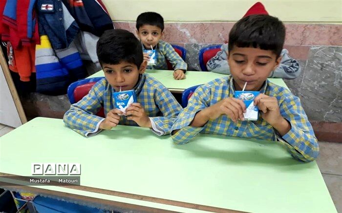 حذف ردیف توزیع شیر رایگان مدارس در بودجه1402 جای نگرانی دارد