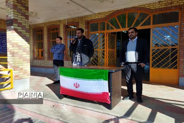 آغاز دهه فجر در مدارس ملارد