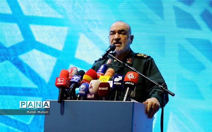 خرمشهرهای امروز فضای مجازی است و باید جوانان آن را فتح کنند