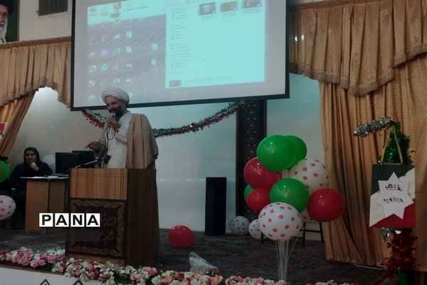 جشن آغاز دهه فجر و نواختن زنگ انقلاب