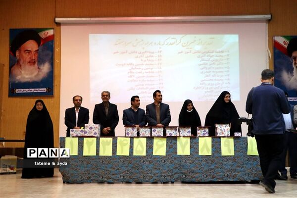 مراسم تقدیر ازدانش‌آموزان برگزیده مسابقات علمی پژوهشی کشوری شهرستان جهرم
