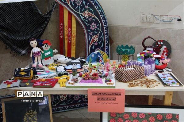 مراسم تقدیر ازدانش‌آموزان برگزیده مسابقات علمی پژوهشی کشوری شهرستان جهرم