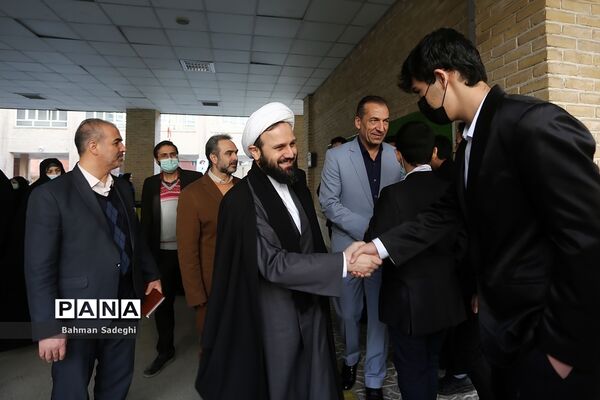 مراسم نواختن زنگ انقلاب دردبیرستان شاهد شهدای هفتم تیر