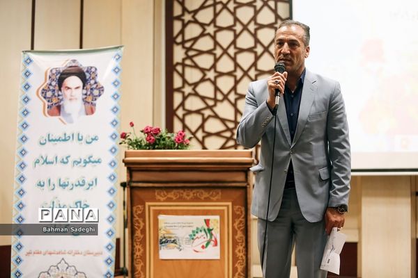 مراسم نواختن زنگ انقلاب دردبیرستان شاهد شهدای هفتم تیر