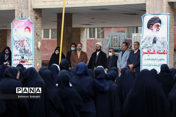 مراسم نواختن زنگ انقلاب دردبیرستان شاهد شهدای هفتم تیر