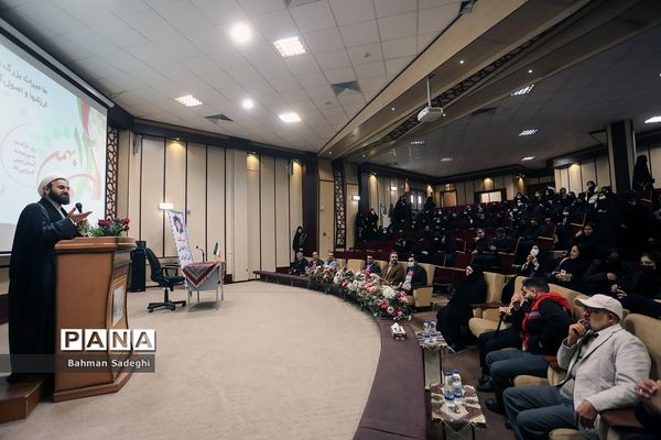 مراسم نواختن زنگ انقلاب دردبیرستان شاهد شهدای هفتم تیر