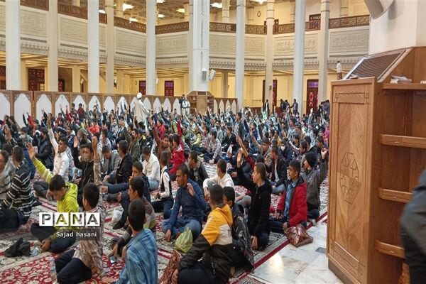 جشن تکلیف دانش‌آموزان پسر در حرم مطهر شاهچراغ (ع)