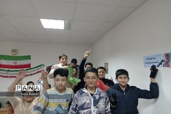 استقبال از دهه فجر توسط مدرسه فرهنگ پسرانه کاشمر