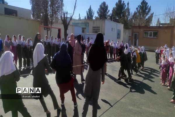 برگزاری مسابقه ورزشی به‌مناسبت دهه فجر در دبستان ابن سینا ملارد
