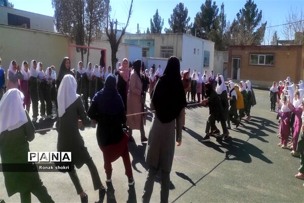 برگزاری مسابقه ورزشی به‌مناسبت دهه فجر در دبستان ابن سینا ملارد