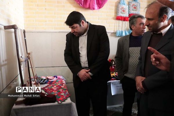 نواخته شدن زنگ انقلاب در مدارس شهرستان آباده