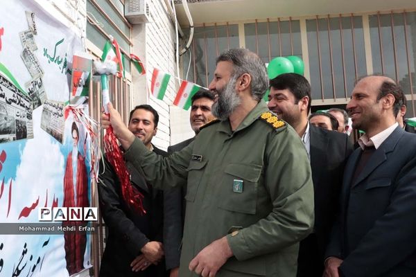 نواخته شدن زنگ انقلاب در مدارس شهرستان آباده