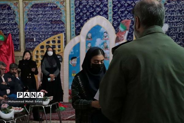 نواخته شدن زنگ انقلاب در مدارس شهرستان آباده